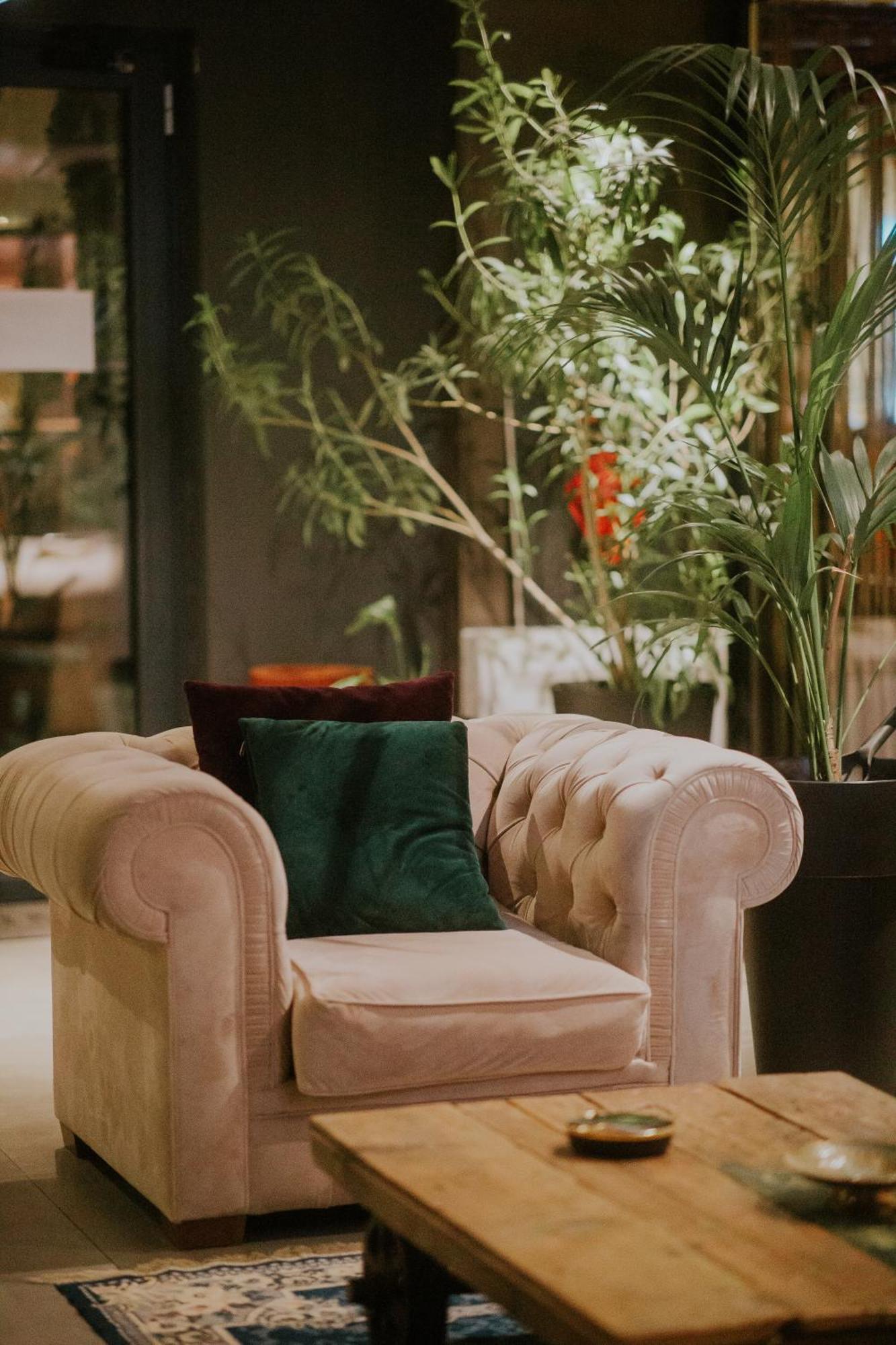 Dim'S Hotel & Restaurant Корча Экстерьер фото