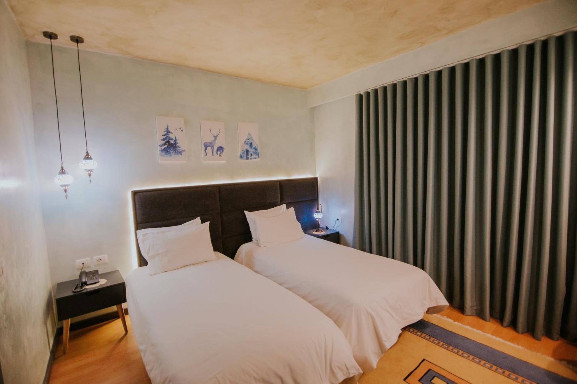 Dim'S Hotel & Restaurant Корча Экстерьер фото