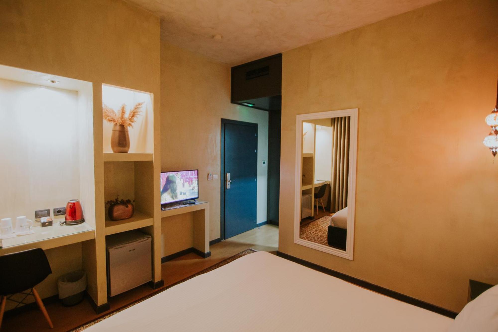 Dim'S Hotel & Restaurant Корча Экстерьер фото