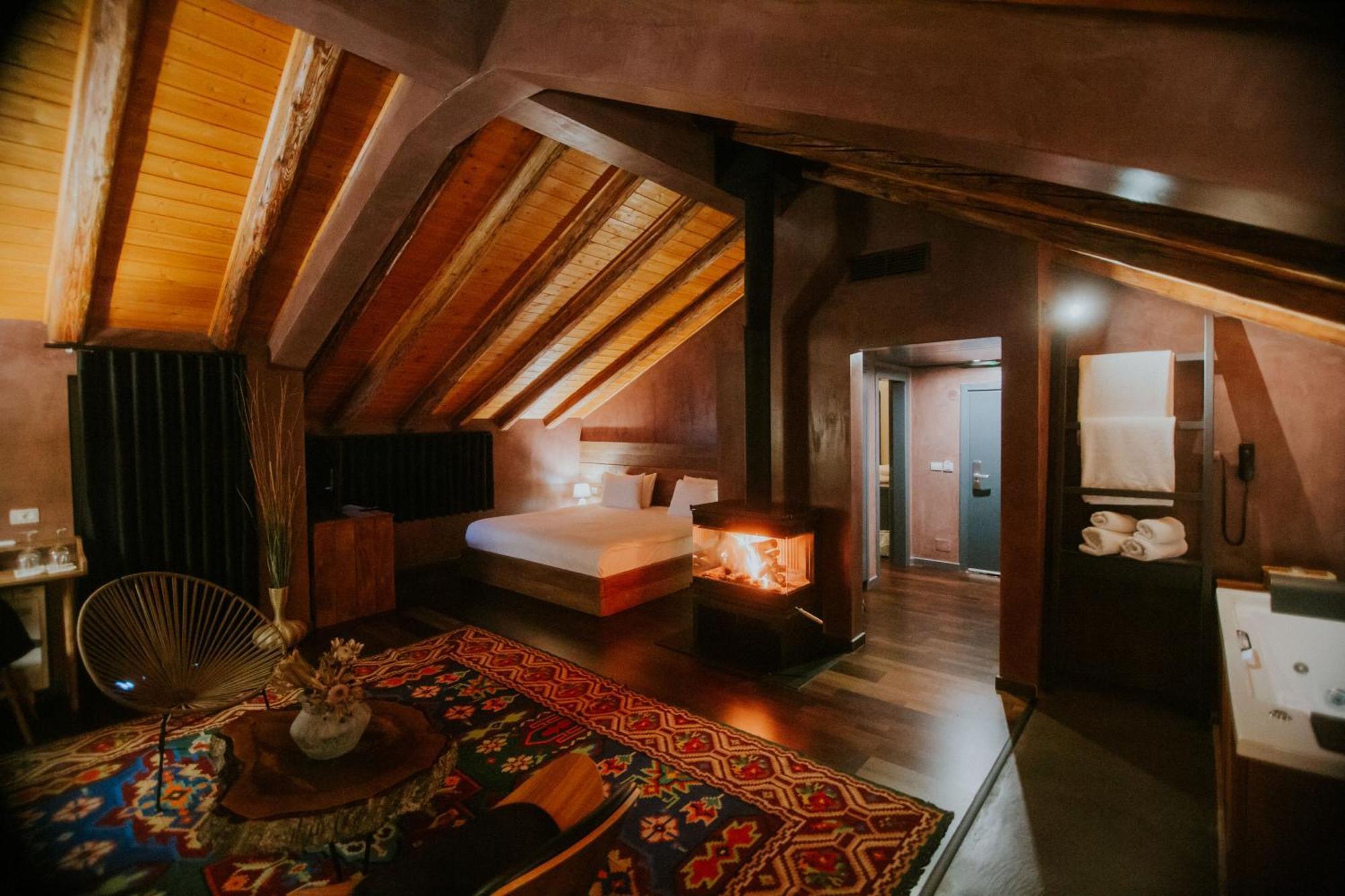 Dim'S Hotel & Restaurant Корча Экстерьер фото