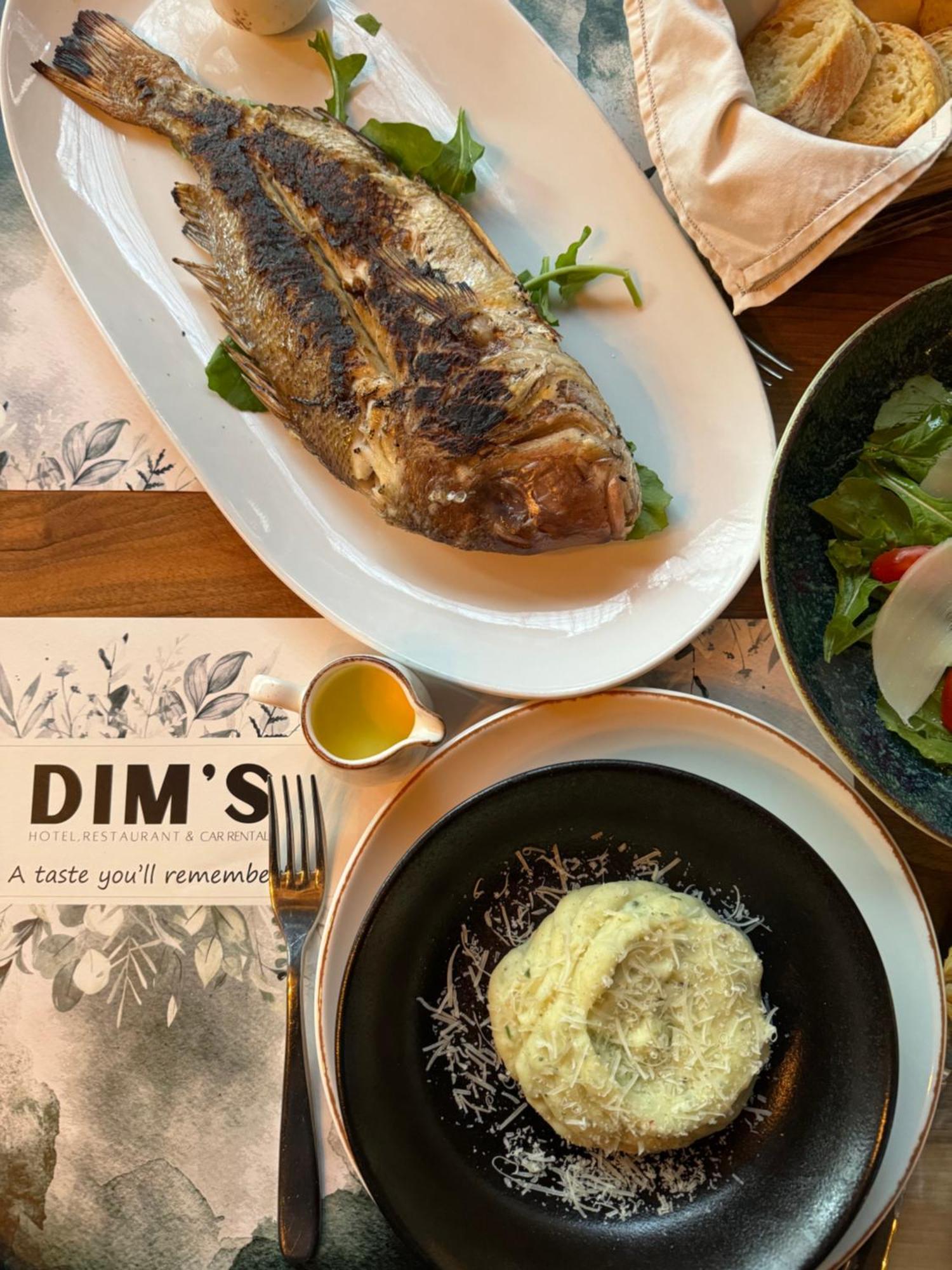 Dim'S Hotel & Restaurant Корча Экстерьер фото